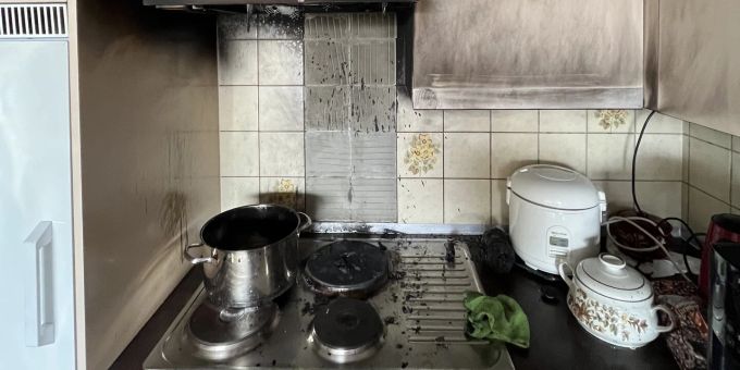 Küchenbrand im Mehrfamilienhaus.