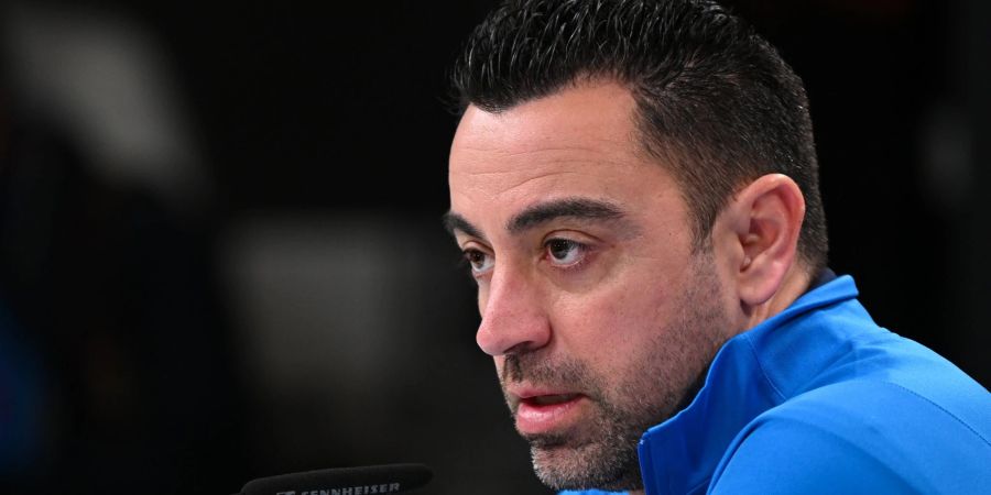 Hält sich zu Gerüchten über Robert Lewandowski bedeckt: Barça-Coach Xavi Hernandez.