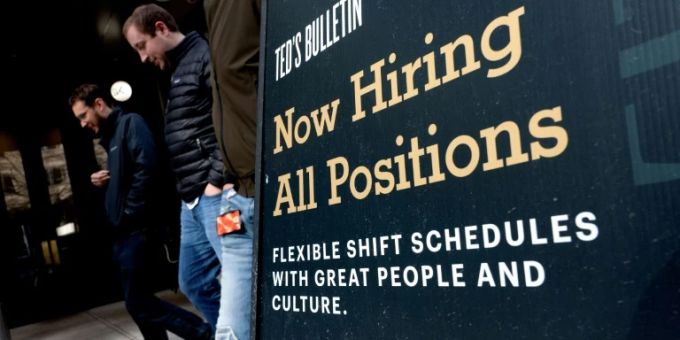 In den USA werden weiterhin viele Menschen eingestellt In den USA werden weiterhin viele Menschen eingestellt