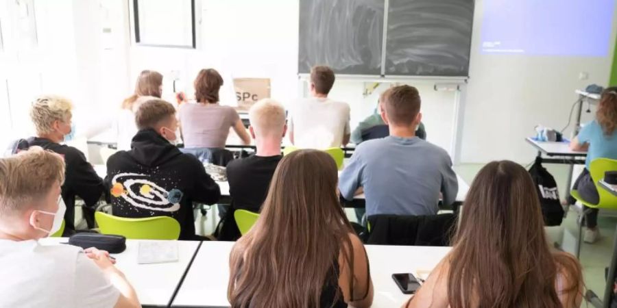 Unterreicht im Klassenzimmer: Schüler eines Gymnasium in Dresden. Foto: Sebastian Kahnert/dpa-Zentralbild/dpa