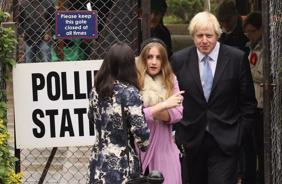 Boris Johnson (damals noch Bürgermeister von London) und seine Tochter Lara (Mitte) 2012.