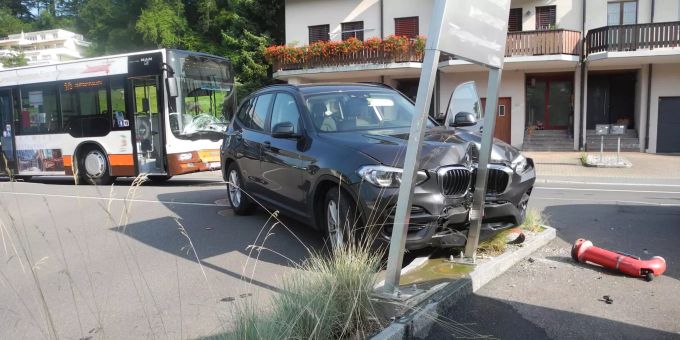 Die Fahrerin musste hospitalisiert werden.