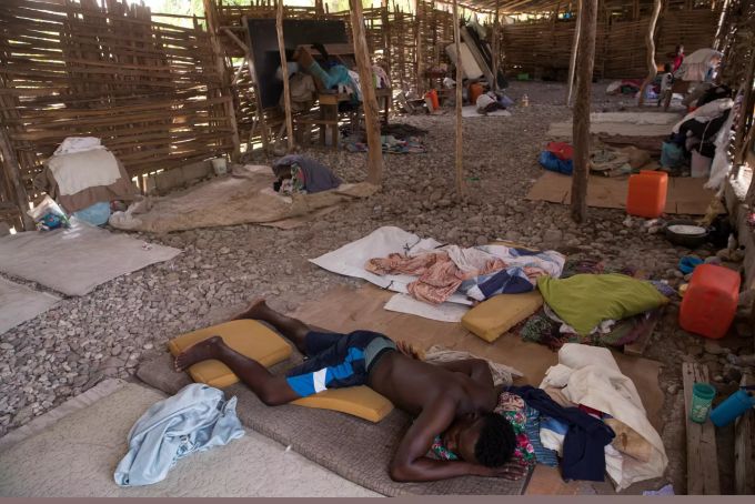 In kurzfristig errichteten Notunterkünften leben immer noch Tausende Menschen. Haiti earthquake aftermath
