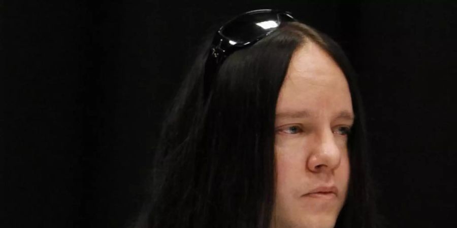 Joey Jordison 2010 in Des Moines. Der ehemalige Schlagzeuger der Metal-Band Slipknot ist Medienberichten zufolge im Alter von 46 Jahren gestorben. Foto: Charlie Neibergall/AP/dpa