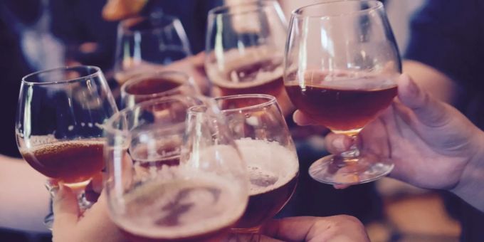 Alkohol hat schon einige Menschen in Auseinandersetzungen verwickelt. (Symbolbild) bier