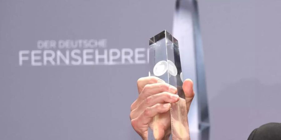 So sieht die Trophäe des Deutschen Fernsehpreises aus. Foto: Henning Kaiser/dpa