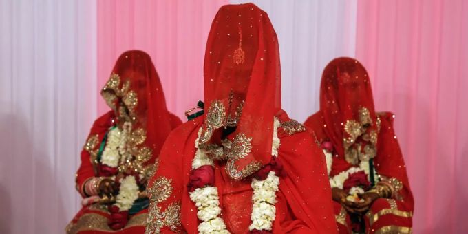 Bräute bei einer Massenhochzeit in Indien. (Symbolbild) Indien Hochzeit