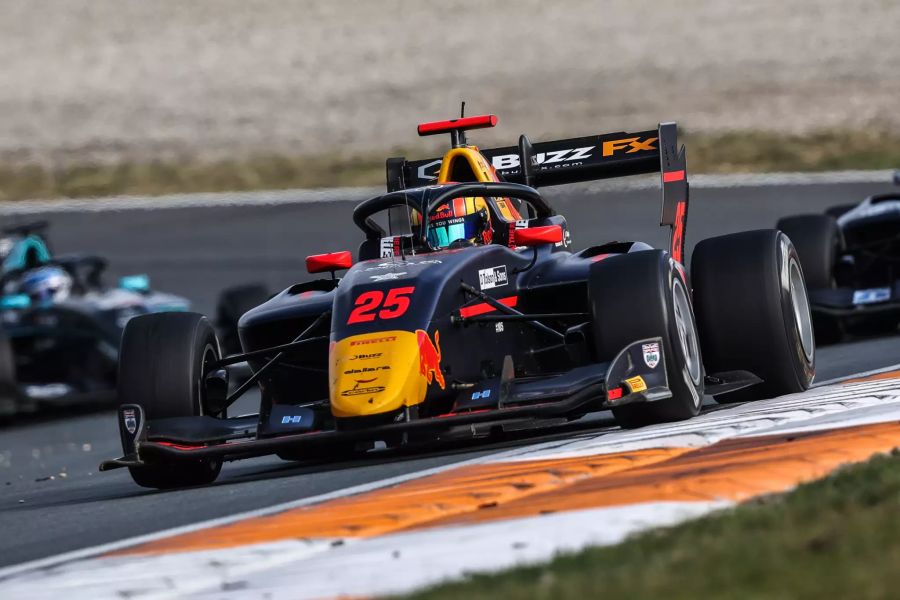 Jonny Edgar (17/GBR) startet für Carlin in der Formel 3, liegt dort aber nur auf Rang 18.