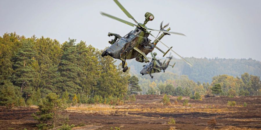 Kampfhubschrauber vom Typ «Eurocopter Tiger» bei einer Ausbildungs- und Lehrübung in Niedersachsen.