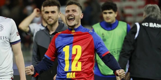 Taulant Xhaka jubelt nach dem Sieg über Nizza.