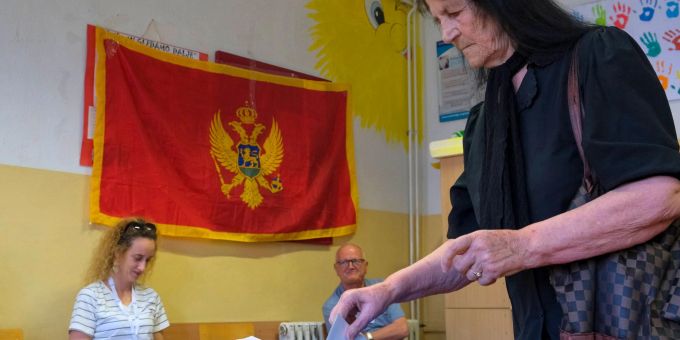 In Montenegro haben vorgezogene Parlamentswahlen begonnen. Risto Bozovic/AP Parlamentswahl in Montenegro