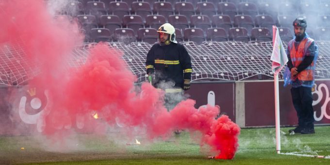 Beim Auswärtsspiel des FC Sion gegen Servette in Genf kam es zu Ausschreitungen mit fünf Verletzten. FC Sion Servette Fussball