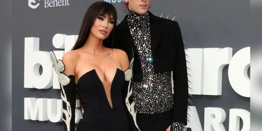 Machine Gun Kelly und Megan Fox bei einem gemeinsamen Auftritt.