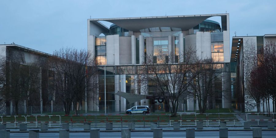 Das Bundeskanzleramt: Hier soll ein bogenförmiger Neubau aus Sandstein mit etwa 400 Büros für rund 777 Millionen Euro entstehen.