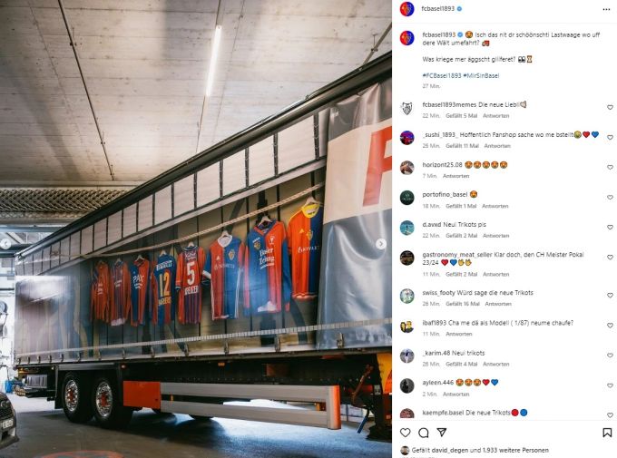 Diese Shirts aus der FCB-Historie prangen am Lastwagen. FC Basel