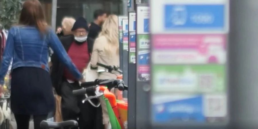 Bezahlen an den Parkuhren kommt meist günstiger als via App.
