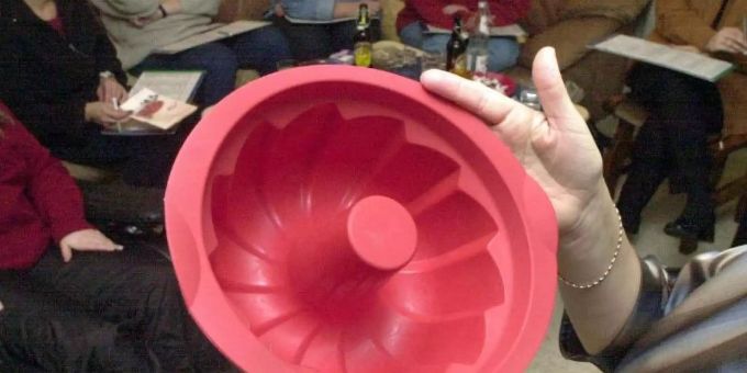 Die bunten Schüsseln und Boxen von Tupperware haben Haushalte fast rund um den Globus geprägt. Foto: Bernd Thissen/dpa Die bunten Schüsseln und Boxen von Tupperware haben Haushalte fast rund um den Globus geprägt. Foto: Bernd Thissen/dpa