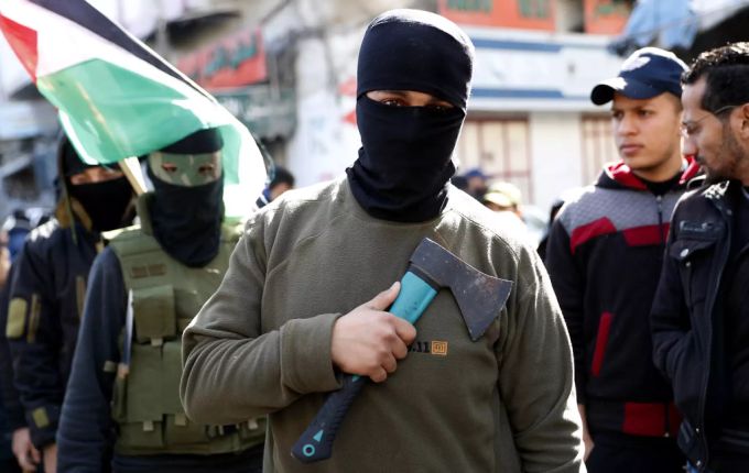 Maskierte Mitglieder der Hamas bei Demonstrationen gegen den amerikanischen Nahost-Plan. Hamas