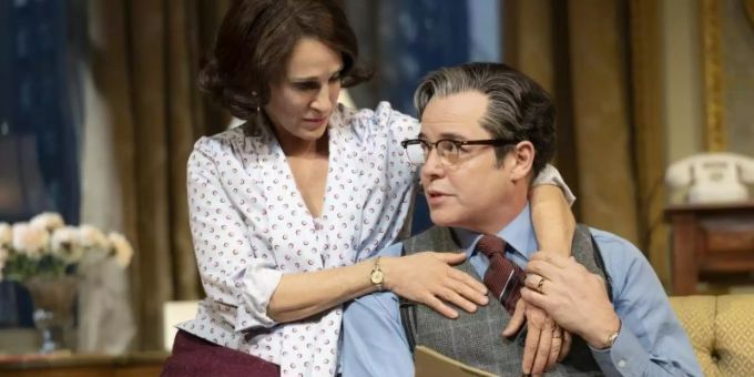 Getrennte Garderoben, gemeinsam auf der Bühne: Sarah Jessica Parker und Matthew Broderick in dem Stück «Plaza Suite». Foto: Joan Marcus/DKC/O&M/dpa Getrennte Garderoben, gemeinsam auf der Bühne: Sarah Jessica Parker und Matthew Broderick in dem Stück «Plaza Suite». Foto: Joan Marcus/DKC/O&M/dpa
