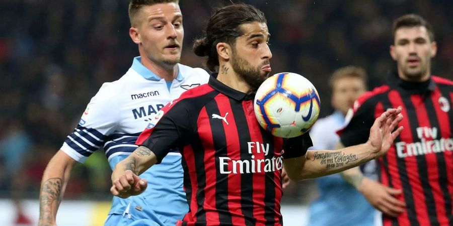 Rodriguez landete aufgrund mangelnder Spielzeit, nachdem die vermeintlich fixen Transfers zu Fenerbahçe (Transfersperre) und Napoli (Milan bockte) scheiterten, bei PSV Eindhoven.