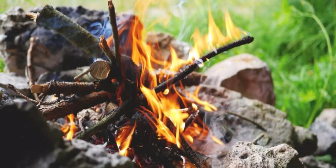 Um einen Waldbrand zu verhindern, muss sich die Bevölkerung an die Anweisungen des Kantones halten. Feuer Brandgefahr Thal