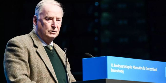AfD-Bundestagsfraktionschef Alexander Gauland will nichts von rechtem Terror wissen. Er spricht beim Täter von Hanau (D) von einem «völlig geistig verwirrten Täter». AfD Gauland