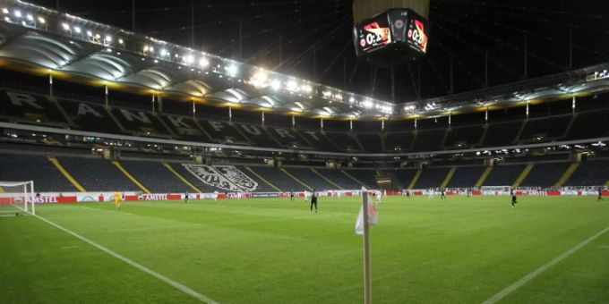Sind leere Stadien schon sehr bald wieder Realität im Spitzenfussball? Corona