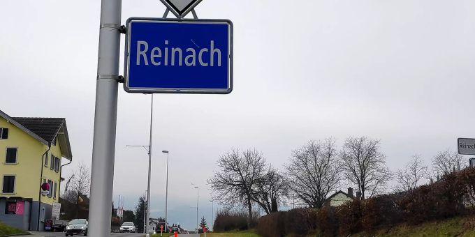 Ortsschild in Reinach. reinach