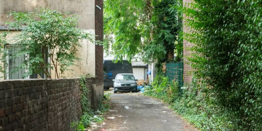 Privatweg zu Garagen
