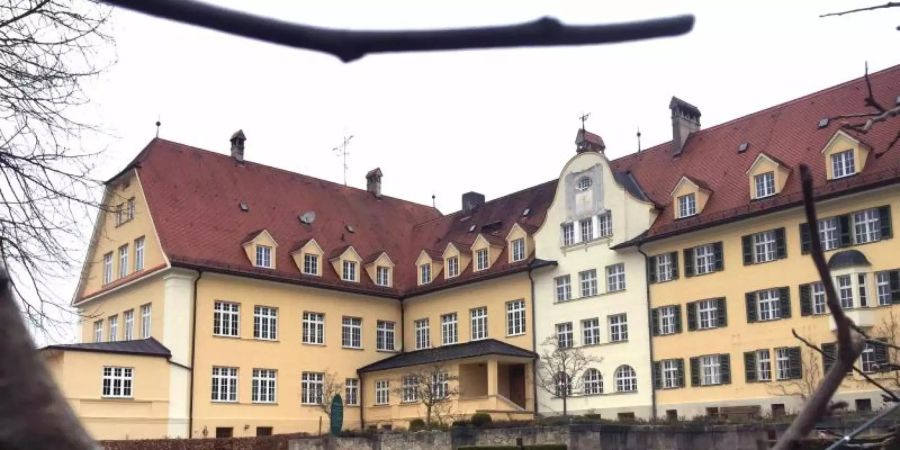Das ehemalige katholische Piusheim in Baiern im Kreis Ebersberg. Foto: Steffen Heinemann/dpa