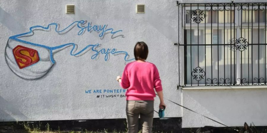 «Stay Save»-Graffiti in Pontefract in Nordengland