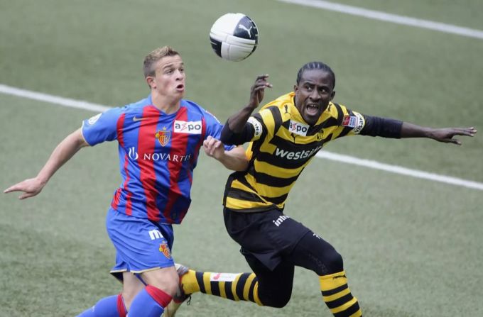 Karriere-Start beim FC Basel: Xherdan Shaqiri als Aussenverteidiger gegen YB-Topskorer Seydou Doumbia. FC Basel