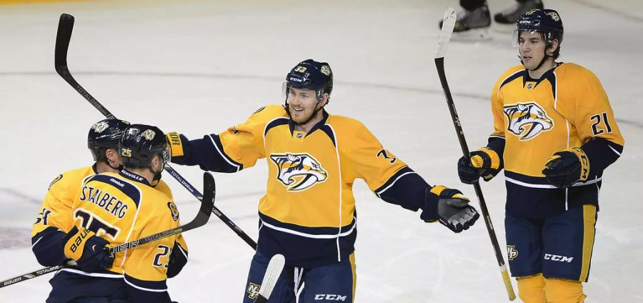 In seiner Karriere bestritt der Berner (r.) für die Nashville Predators sechs Spiele in der NHL.