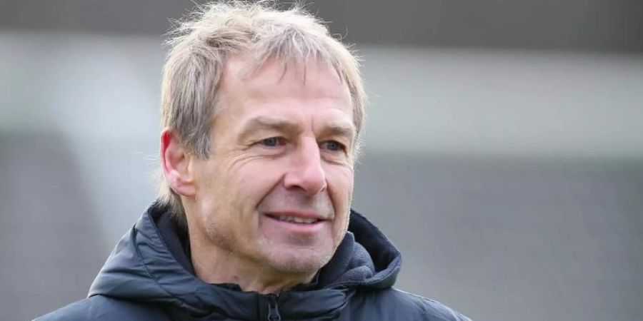 Hertha-Trainer Jürgen Klinsmann plant erst einmal bis zum Sommer. Foto: Andreas Gora/dpa