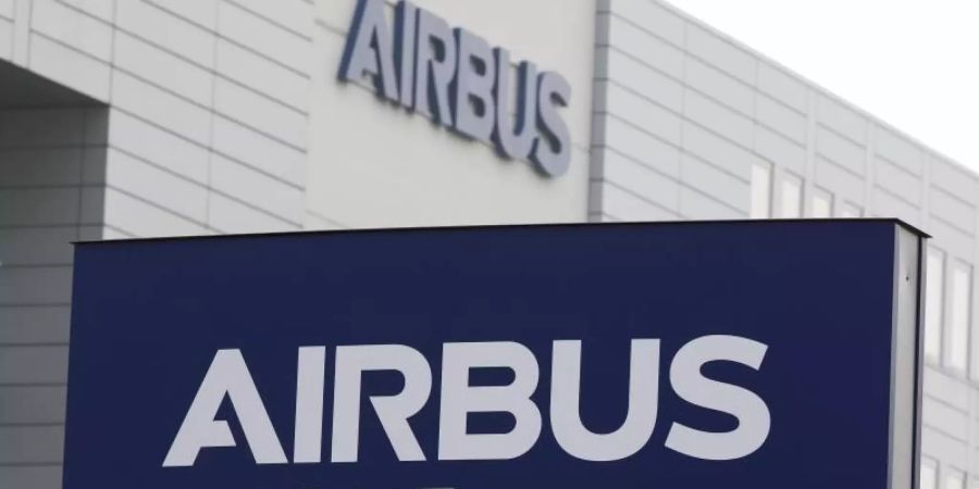 Der europäische Flugzeugbauer Airbus, hier der Standort in Bremen. Foto: Mohssen Assanimoghaddam/dpa