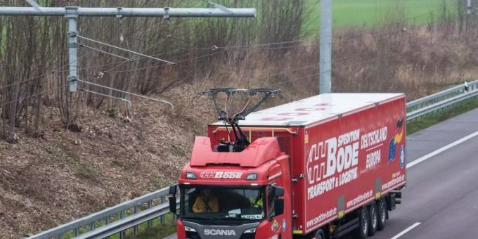 Nach Hessen hat jetzt auch Schleswig-Holstein mit dem Praxistest für den Elektro-Highway begonnen. Foto: Daniel Bockwoldt/dpa Nach Hessen hat jetzt auch Schleswig-Holstein mit dem Praxistest für den Elektro-Highway begonnen. Foto: Daniel Bockwoldt/dpa