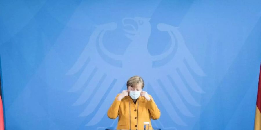Bundeskanzlerin Angela Merkel hat eine geplante strikte Osterruhe unter massiver Kritik aufgehoben. Foto: Stefanie Loos/AFP Pool/dpa