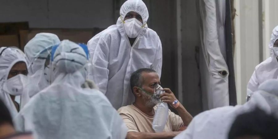 350.000 Neuinfektionen innerhalb von 24 Stunden - Indiens Gesundheitssystem ist längst an seinen Kapazitätsgrenzen. Foto: Rafiq Maqbool/AP/dpa