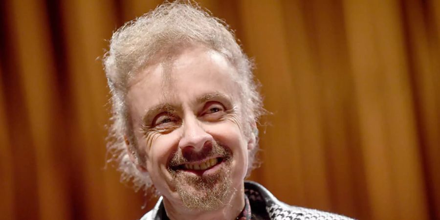 ARCHIV - Das Kölner Literaturfestival Lit.Cologne findet dieses Jahr wegen Corona erstmals rein digital statt. Eröffnet wird die Lit.Cologne mit dem Bestsellerautor T.C. Boyle, US-amerikanischer Schriftsteller, der seinen aktuellen Roman «Sprich mit mir» vorstellt. Foto: Britta Pedersen/dpa Foto: Britta Pedersen/dpa-Zentralbild/dpa