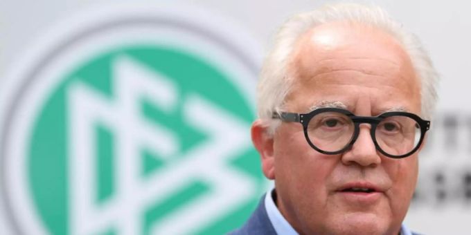 Fritz Keller, Präsident des Deutschen Fussball-Bundes (DFB), hat einen eigenen Rücktritt ausgeschlossen. Foto: Arne Dedert/dpa Fritz Keller, Präsident des Deutschen Fussball-Bundes (DFB), hat einen eigenen Rücktritt ausgeschlossen. Foto: Arne Dedert/dpa