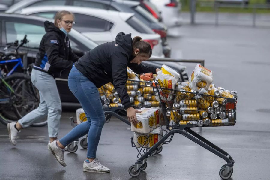 Der Alkohol fliesst dabei in Strömen.