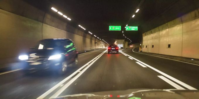 Der Loppertunnel der Nationalstrasse A 8 in Richtung Norden, 18. Januar 2015. Loppertunnel