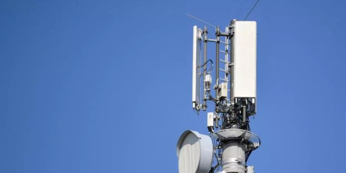 Ein Sendemast für Mobilfunk: In Regionen, in denen es bislang maximal eine 2G-Verbindung gab, sollen die Nachfolgetechnologien 4G/LTE und 5G angeboten werden. Foto: Patrick Pleul/dpa Ein Sendemast für Mobilfunk: In Regionen, in denen es bislang maximal eine 2G-Verbindung gab, sollen die Nachfolgetechnologien 4G/LTE und 5G angeboten werden. Foto: Patrick Pleul/dpa