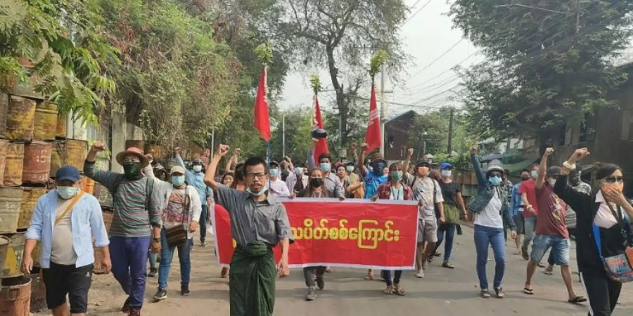 Proteste gegen die Militärjunta in Mandalay