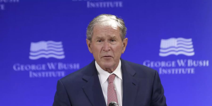 ARCHIV - Der ehemalige US-Präsident George W. Bush spricht bei einem vom George-W.-Bush-Institut finanzierten Forum in New York (USA). Foto: Seth Wenig/AP/dpa