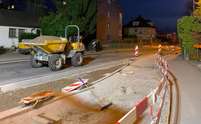Nachtbaustelle in Rapperswil: Auch die Bushaltestelle Scheidweg wurde saniert. Nachtbaustelle Rapperswil