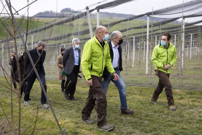 Bundespräsident Guy Parmelin besuchte am Montagnachmittag einen Bio-Hof in Kirchdorf BE. Guy Parmelin