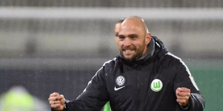 Steht mit Wolfsburgs Fussball-Frauen im Pokal-Halbfinale: VfL-Coach Stefan Lerch. Foto: Hermann Hay/Citypress24/dpa