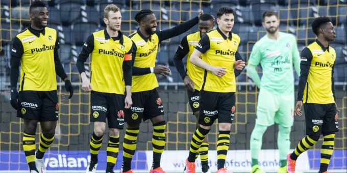 Die Spieler von YB bejubeln einen Treffer im Spiel gegen Servette. YB