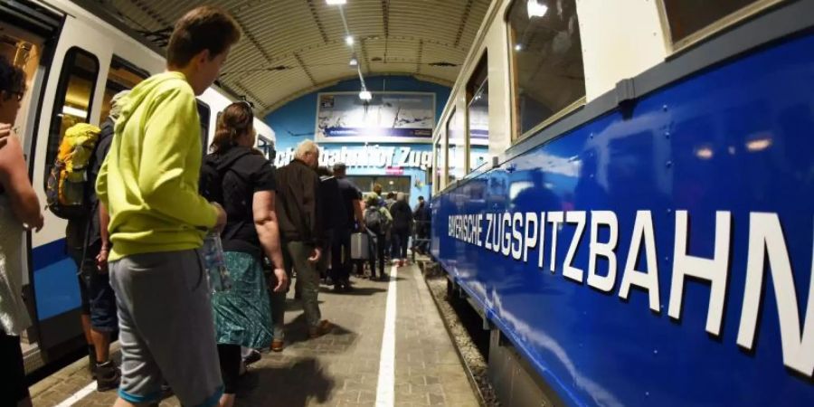 Schon bald soll die Bayerische Zugspitzbahn wieder den Betrieb aufnehmen. Foto: Angelika Warmuth/dpa/Archivbild